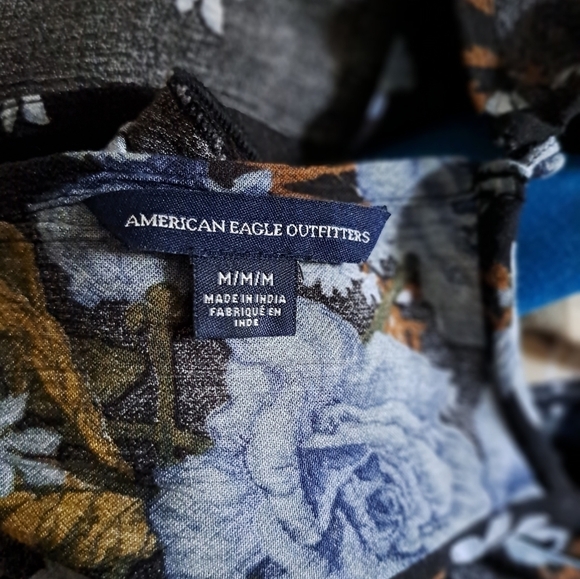 American eagle outfitters cold shoulder floral blouse size medium - Picture 6 of 7